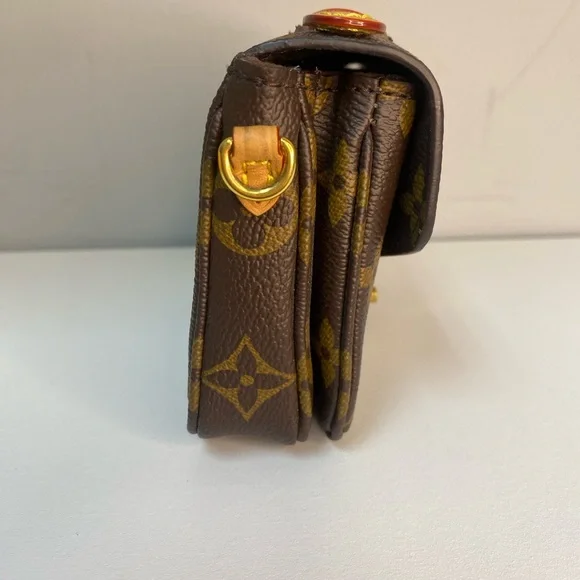 Louis Vuitton Micro Pochette Metis - Picture 5 of 12